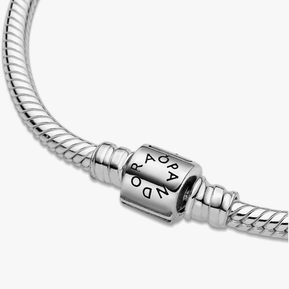 Beautiful Like New Authentic Pandora Sterling Silver Pre Owned Bracelet - Picture 5 of 5